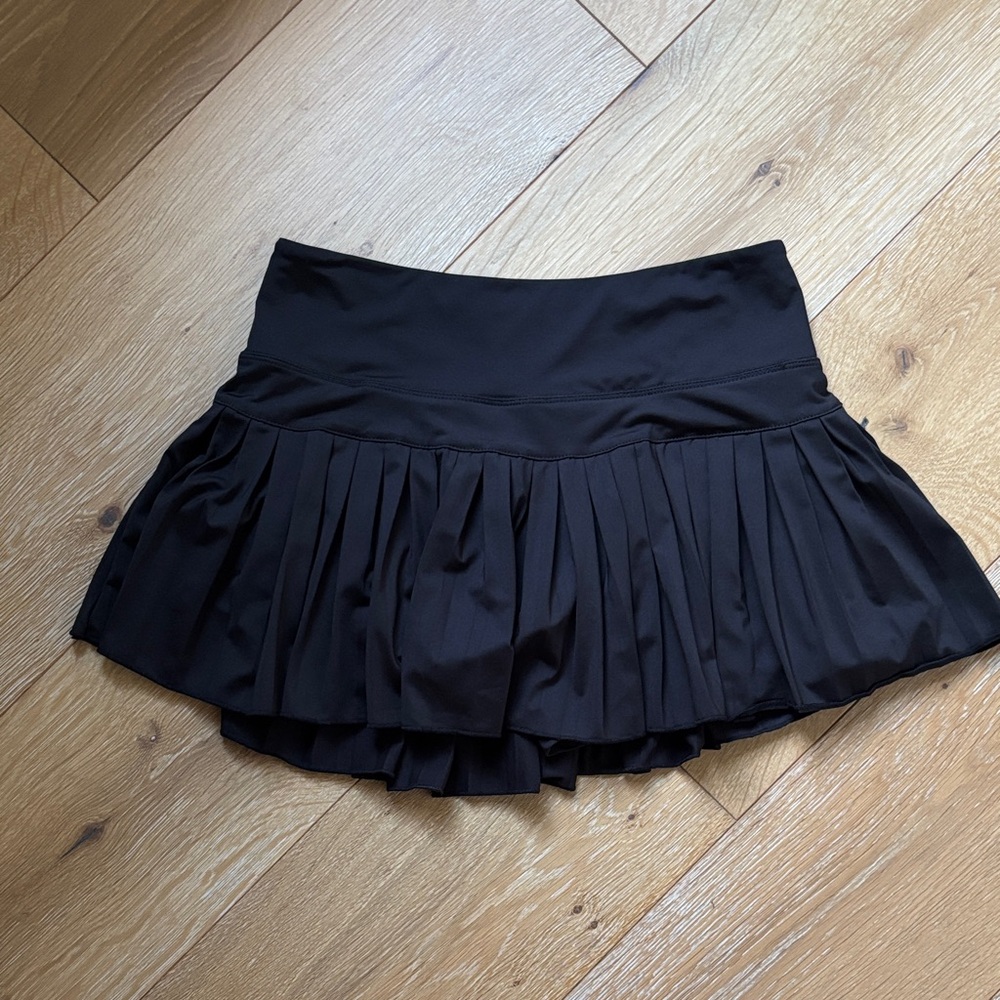 Goldhinge Black Skort